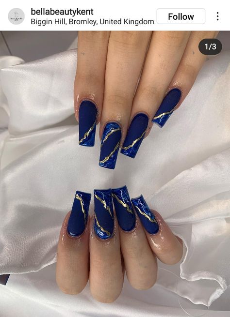 Navy Blue Matte Nails With Silver, Nail Designs For Navy Blue Dress, Dark Blue And Gold Nail Designs, Navy Blue Nails For Homecoming, Dark Blue With Gold Nails, Navy Gold Nails Design, Graduation Nails Blue And Gold, Navy Blue Prom Nails Acrylic, Blue Nails Navy