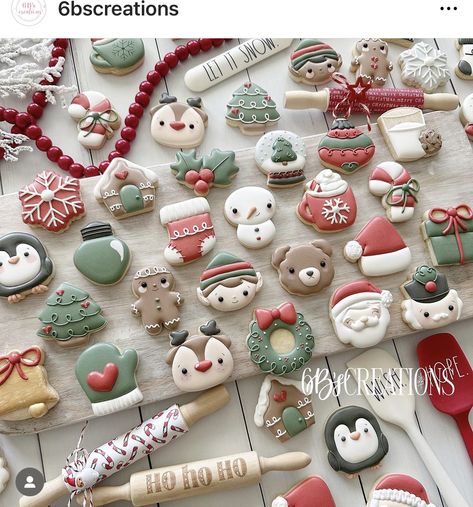 Xmas Cookies Decorated Royal Icing, Christmas Mini Cookies, Advent Calendar Cookies, Christmas Cookie Decorating Kit, Macaroon Packaging, Christmas Cookie Cake, Christmas Sugar Cookies Decorated, Cookie Decorating Kit, Christmas Biscuits