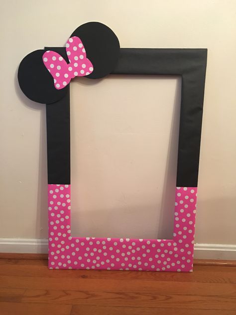 My diy photo booth prop frame for Averys second birthday! Minnie Mouse!!! Farmers Photography, Γενέθλια Mickey Mouse, Minnie Mouse Decorations, Twodles Birthday, Minnie Mouse Birthday Party Decorations, Minnie Mouse First Birthday, Minnie Mouse Birthday Decorations, Minnie Mouse 1st Birthday