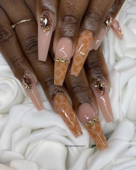 Short Nail Spring, Nails Coffin Natural, Coffin Natural Nails, Coffin Short Nails, Chanel Nails Design, Nails Coffin Short, Louis Vuitton Nails, Nail Black, Nail Spring