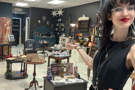 Police warn witchcraft shop in rural Pa. that tarot is illegal Witchcraft Shop, Metaphysical Shop, Life Thoughts, Police Chief, Reading Tarot Cards, Apple News, Pennsylvania, Philadelphia