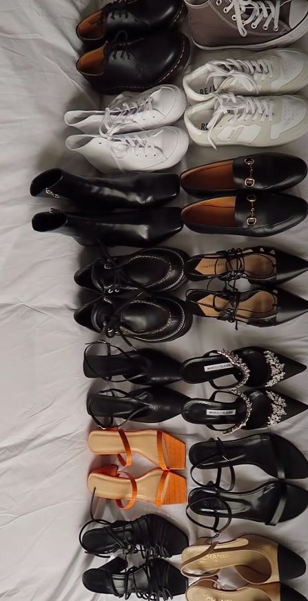 Essential Fashion Pieces, Capsule Wardrobe Shoes, Capsule Wardrobe Women, Fashion Dream Job, Pretty Shoes Sneakers, Stylish Work Attire, Chic Heels, Classy Shoes, Fashion Vocabulary