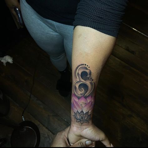 Lotus And Om Tattoo, Aura Tattoo Design, Colorful Tattoos For Black Women, Tattoos On Black Skin, Small Dope Tattoos, Purple Tattoos, Jagua Henna, Girl Neck Tattoos, Feminine Tattoo Sleeves