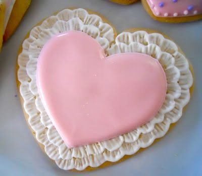 Valentine Cookies Decorated, Valentines Day Decoration, Cookies Cupcake, Valentine Sugar Cookies, Cupcakes Decorados, Sugar Cookie Designs, Valentines Day Cookies, Pretty Cookies, Fancy Cookies