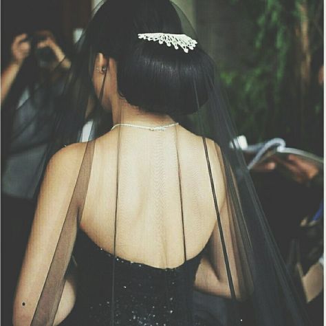 These Incredible Photos Will Make You Rethink An All Black Wedding What Is Personality, All Black Wedding, Black Bridal Veil, A Black Wedding, Dresses Videos, True Bride, Black Wedding Gowns, Gothic Bride, Black Wedding Dress