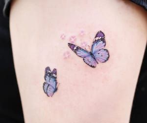 Purple Butterfly Tattoo, Purple Tattoos, Small Butterfly Tattoo, Geniale Tattoos, Stylist Tattoos, Butterfly Tattoo Designs, Dainty Tattoos, Tattoos For Daughters, Little Tattoos