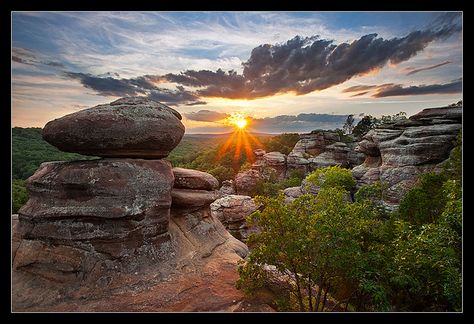 Garden of The Gods in the Shawnee National Forest near Cave In Rock IL. I loved this place. Shawnee National Forest, Illinois Travel, Garden Of The Gods, National Forest, Image Hd, Vacation Spots, Dream Vacations, Day Trips, The Great Outdoors