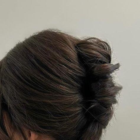 The Updo Darling | Sydney Thomas on Instagram: "Messy french twist ✨ @vintageveils" French Twist Updo Brown Hair, French Twist Brown Hair, French Twist Brunette, Brunette French Twist, Updo Brown Hair, Sydney Thomas, Messy French Twist, Messy French Twists, French Twist Updo