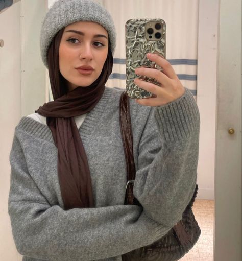 Grey Outfit Hijab, Brown Outfit Hijab, Grey Hat Outfit, Hijabi Besties, Brown Hijab Outfit, Brown Hijab, Style Hijab Simple, Outfit Ideas Hijab, Hijab Fits