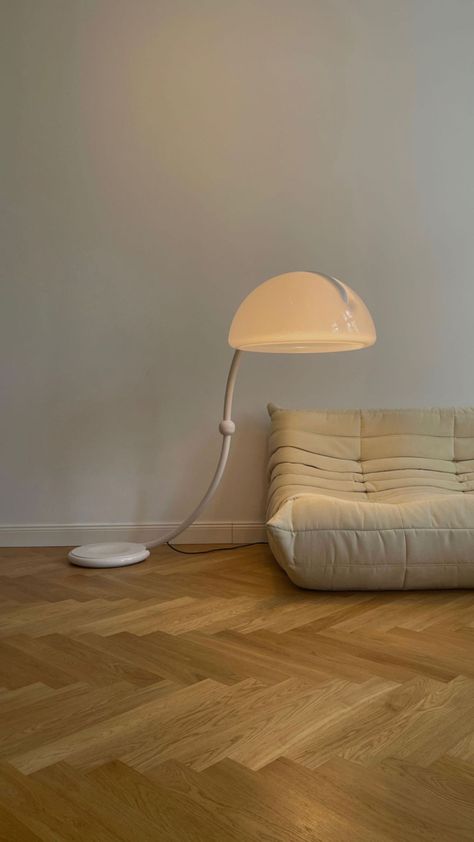 Light Flooring Living Room, Floor Lamp Mid Century, Lamp Mid Century Modern, Lamp Mid Century, Arc Floor Lamp, Living Room Floor, Showroom Interior Design, Mid Century Modern Living, Mid Century Modern Living Room