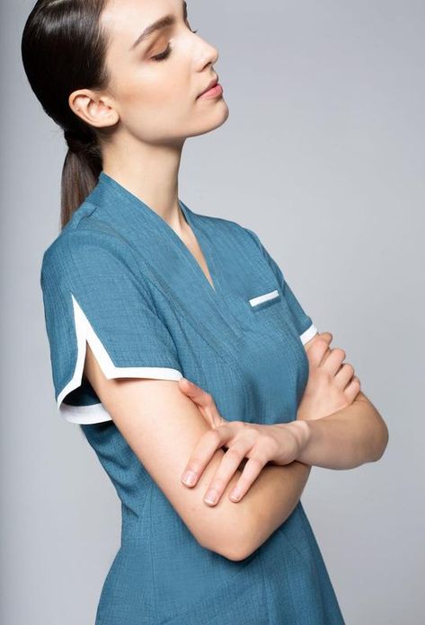 Clinic Uniform Design, Hotel Staff Uniform Receptionist, Spa Uniform Ideas, Hospital Staff Uniform, Spa Staff Uniform, White Nursing Uniform Design, Nurses White Uniform Design, Spa Wear, Linen Looks