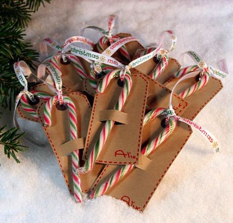 Candy Cane Gift Tags | Ideas For Fun and Creative DIY Christmas Gift Tags Candy Cane Gift Tags, Candy Cane Gifts, Christmas Candy Canes, Candy Cane Crafts, Christmas Gift Tags Diy, Christmas Makes, Noel Christmas, Candy Canes, Brown Paper