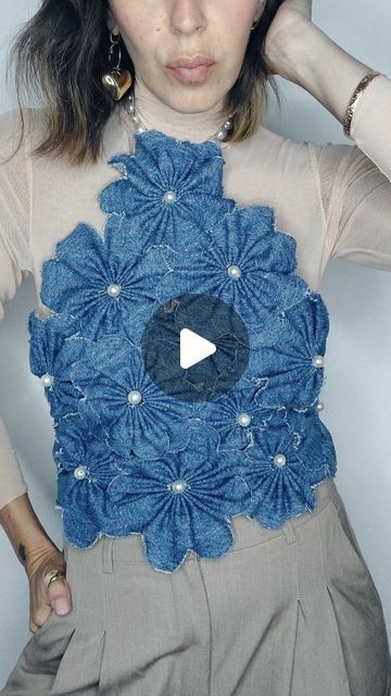 Flower Couture, Upcycling Clothing, Denim Top Women, Upcycling Fashion, Moda Denim, Denim Outfits, Sewing School, Upcycle Sewing, Diy Clothes Design