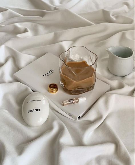 flowers, elegant, classy, classy deco, home inspo, elegant aesthetics, classy aesthetics, elegant lady, classy girl, home, Chanel, luxury, Bb Cream Aesthetic, Cream Aesthetic, Luxury Aesthetic, Aesthetic Coffee, Classy Aesthetic, Beige Aesthetic, Brown Aesthetic, Coffee Addict, White Aesthetic