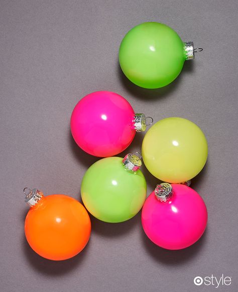 Customize #neon ornaments: Brighten up your #Christmas tree with clear bulbs and a dollop of acrylic paint. #DIY Neon Christmas Ornaments, Neon Ornaments, Neon Christmas Tree, Paint Ornaments, Customized Ornaments, Neon Christmas, Alternative Christmas, Xmas Deco, Paint Diy