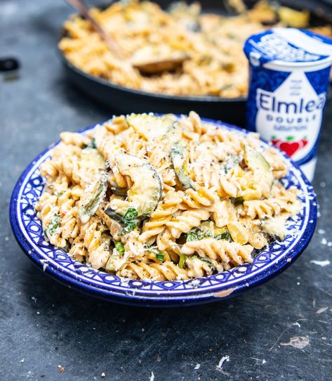 Creamy courgette pasta - Mob Kitchen Mob Kitchen, Parmesan Squash, Courgette Pasta, Fusilli Pasta, Pasta Dish, Creamy Sauce, Italian Food, Frying, Pasta Dishes