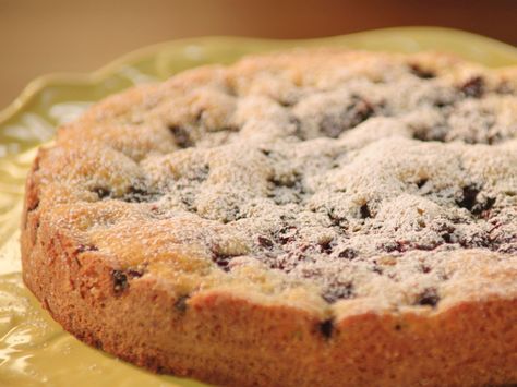 Blueberry Cake with Lemon-Mascarpone Cream recipe from Valerie Bertinelli via Food Network Family Brunch Recipes, Mascarpone Cream Recipe, Lemon Mascarpone, Mousse Au Chocolat Torte, Family Brunch, Valerie Bertinelli, Food Network Canada, Blueberry Cake, Köstliche Desserts