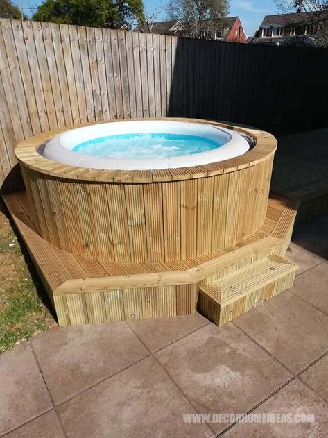 DIY Hot Tub Surround With Deck. How to make a hot tub surround with deck for sunbeds. Step by step instructions, needed supplies and tools. #diy #hottub #surround #deck #decorhomeideas Hot Tub Surround Ideas, Tub Surround Ideas, Small Hot Tub, Deco Spa, Kleiner Pool Design, Round Hot Tub, Tub Deck, Hot Tub Surround, Piscina Intex