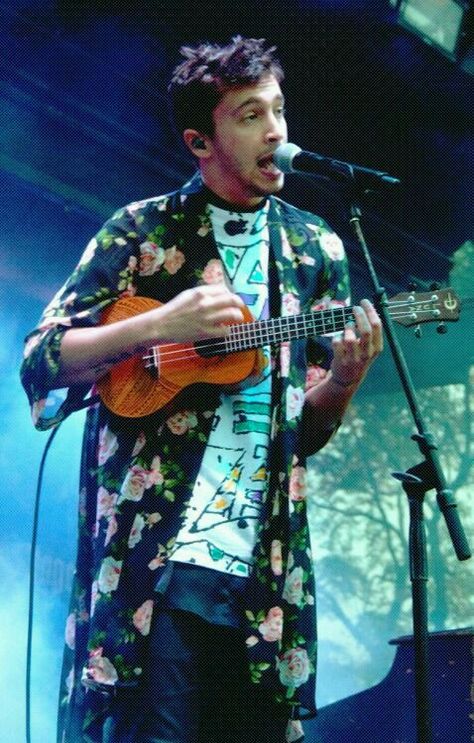 Lol his kimono is cute Tyler And Josh, 21 Pilots, Troye Sivan, Pentatonix, Tyler Joseph, I Love Music, Paramore, Fall Out Boy, Bastille