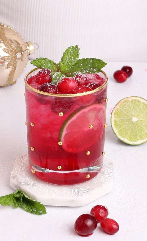 The Mindful Mocktail, Easy Holiday Mocktail, Cranberry Mocktail Recipe, Non Alcoholic Mulled Wine, Christmas Mocktail Recipes, Non Alcoholic Sangria, Holiday Mocktail, Easy Mocktails, Christmas Mocktails