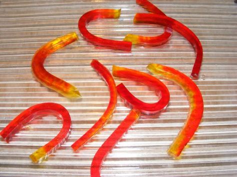 Sugar Free Gummy Worms from Food.com:   								These are good for those on low carb, or low calorie diets, the koolaid makes them sour, leave it out if you only want them sweet. Gummy Worms Recipe, Lemon Gummies, Low Carb Candy, Sugar Free Jello, Gummy Worms, Low Carb Sweets, Live Healthy, Sugar Free Desserts, Sugar Free Recipes