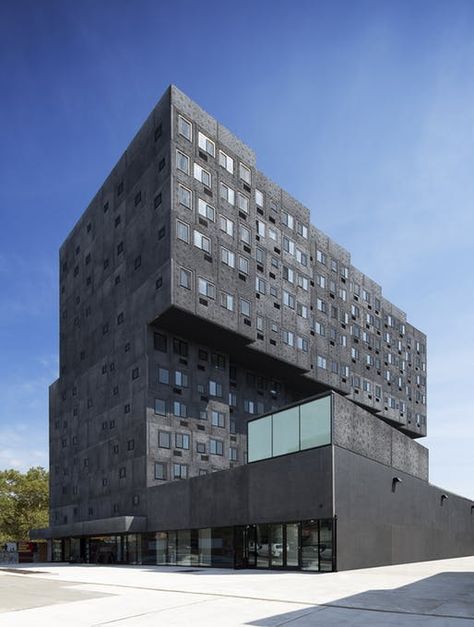 Sir David Adjaye to receive Washington University International Humanities Prize | News | Archinect Art Storytelling, David Adjaye, Richard Rogers, Sugar Hill, Peter Zumthor, Farmhouse Side Table, Diy Bathroom Remodel, Design Rules, Modern Flat