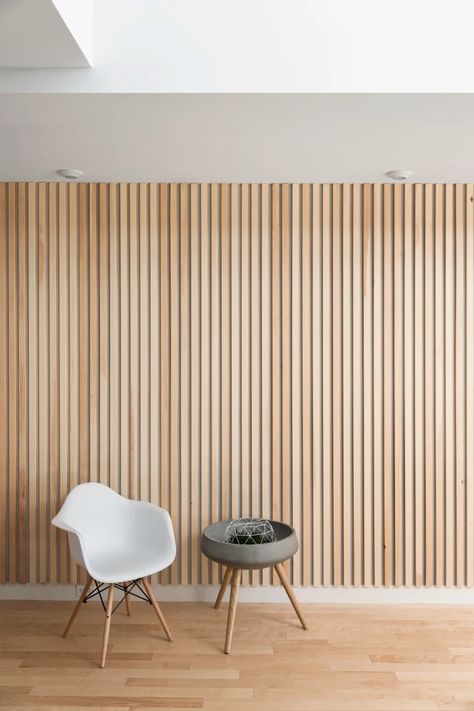 L'Abri · Slatted curved wall · Divisare Vertical Slats Wall, Plywood Wall Paneling, Slatted Wall, Slat Walls, Wood Wall Design, Timber Battens, Brick Decor, Light Hardwood Floors, Wood Slat Wall