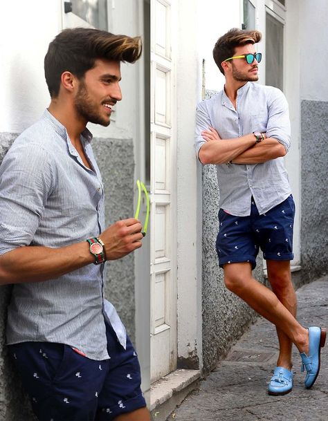 Shorts and blue shoes Haircut With Glasses, Male Lifestyle, Mdv Style, Mens Haircut, Bruno Magli, Moda Chic, Mens Style Guide, Photography Poses For Men, Lifestyle Clothing