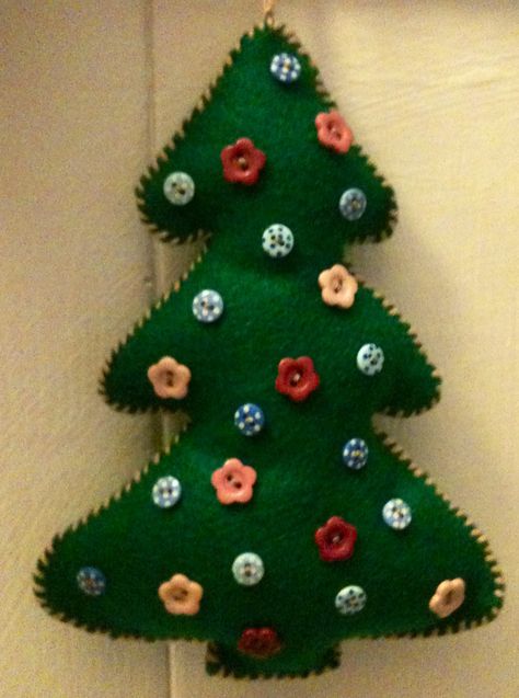 Felt Xmas tree! Felt Xmas Tree, Christmas Houses, Felt Ideas, Felt Toys, Felt Christmas, Felt Art, Baby Cards, Xmas Tree, Christmas Home