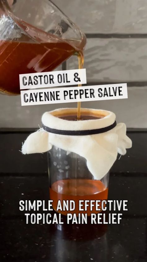 How to Make a Simple and Effective Castor Oil and Cayenne Pepper Salve Cayenne Pepper And Castor Oil, Hood Healer, Illness Remedies, Medicinal Remedies, Herbal Salve Recipes, Herbal Garden, Herbal Medicine Recipes, Salve Recipes, Herbal Remedies Recipes