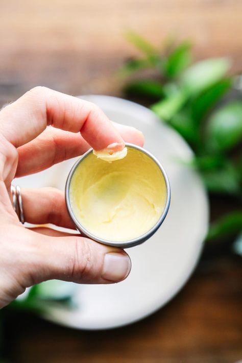 Cooling Honey Lip Balm - Live Simply Lip Balm Photography, Balm Photography, Easy Lip Balm, Lanolin Lip Balm, Beeswax Recipes, Lip Balm Recipe, Honey Lip Balm, Diy Honey, Honey Beauty