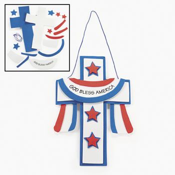 God Bless America Cross craft. Patriotic Crafts For Kids, Fireworks Craft For Kids, 4th Of July Crafts, Patriotic Decorations Party, Fireworks Craft, Arts And Crafts For Adults, 4th July Crafts, Religious Crafts, Cross Crafts