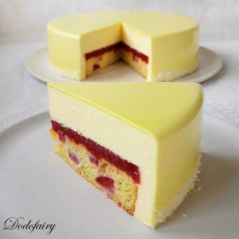 Entremets Citron Fraise Entremet Recipe, Mirror Glaze Cake Recipes, Fine Dining Desserts, Pastry School, Mousse Dessert, French Desserts, Best Cake Recipes, Sweet Pastries, Pastry Shop