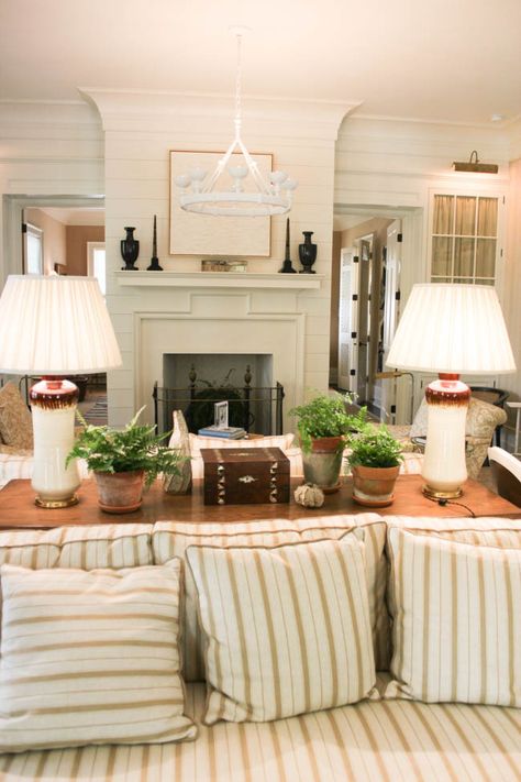 Vintage Southern Home, Southern Traditional Interior Design, Southern House Decor, Southern Style Homes Interior, Southern Living Cottage, Southern Kitchen Decor, Southern Living Decor, Rambler Remodel, Southern Living Rooms