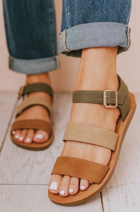 Women Shoes 2022 Trends, Sandals 2022 Trends, Casual Work Shoes Women, Weird Clothing, Sandals Aesthetic, Sandals Outfits, Elegant Shoes Heels, Sandals Ideas, Work Sandals