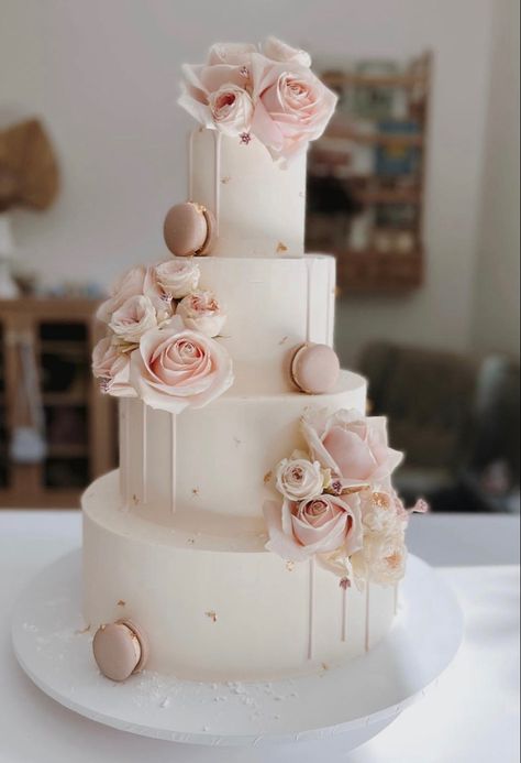 Wedding Cake With Macarons, Ivory Wedding Cake, Wedding Cake Display, Beautiful Wedding Cake, Wedding Cake Fresh Flowers, Cake Wrecks, Wedding Cake Alternatives, Amazing Wedding Cakes, Wedding Cake Rustic