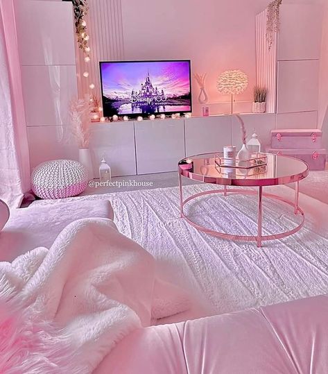 Barbie Aesthetic Apartment, Barbie Aesthetic Living Room, Barbie Core Apartment, Pastel Apartment Living Room, Barbie Core House, Barbie Core Home Decor, Barbie Apartment Aesthetic, Barbie Inspired Bedroom, Barbie Dream House Aesthetic