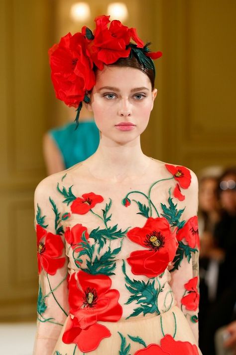 / 2014 Runway, Runway Details, Textile Artist, Floral Headpiece, Floral Fashion, Sweet Floral, Spring Summer 2014, 인물 사진, Summer 2014