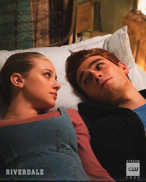 Riverdale Archie And Betty, Riverdale Netflix, Riverdale Cw, Riverdale Betty, Archie And Betty, Riverdale Characters, Kj Apa, Red Band Society, Cw Dc