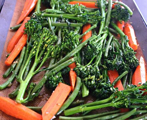 Roasted Broccolini, Green Beans and Carrots. These roasted vegetables are packed with flavour and carry the perfect texture. Crisp broccolini, vibrant carrots, crunchy green beans and roasted garlic play together beautifully to create an epic side dish that knows no bounds. Broccolini And Carrots, Roasted Broccolini Recipe, Fathead Pizza Crust, Garlic Roasted Vegetables, Crunchy Green Beans, Green Beans And Carrots, Keto Chicken Alfredo, Broccolini Recipe, Fathead Pizza