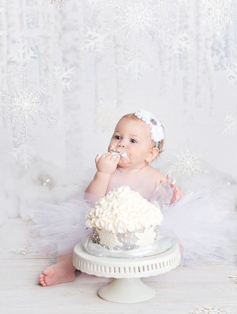 Winter Wonderland Cake, First Birthday Photography, Wonderland Cake, Snowflake Cake, Winter Onederland Party, Smash Cakes, 1st Birthday Pictures, 1st Birthday Photoshoot, Target Baby