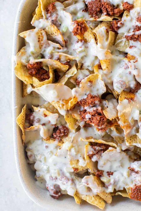 Nachos Ground Beef, Nachos With Queso, Best Cheese For Nachos, Queso Nachos, Ground Beef Nachos, Nachos Cheese Recipe, Nachos Ingredients, White Queso, Nachos Supreme