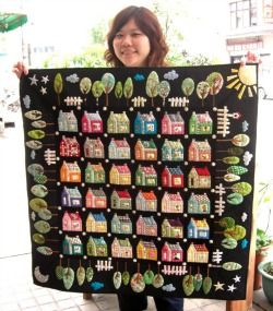 http://www.all-about-quilts.com/wee-village-quilt.html House Quilt Block, House Quilt Patterns, Quilt Modernen, Japanese Quilts, Quilt Border, House Quilts, Creation Couture, Scrappy Quilts, Mini Quilts