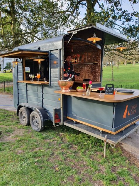 Dog and Duck Mobile Bar - Horsebox Bars East Sussex Cocktail Trailer, Tea Truck, Roda Gerobak, Tavern Ideas, Duck Mobile, Dog And Duck, Horse Box Conversion, Horsebox Bar, Mobile Bar Cart