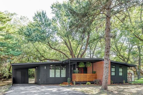 Before & After: A Renovated Iowan Midcentury House Impresses With an Affordable $330K Price Point - Dwell Regent Green Benjamin Moore, Regent Green, Green Benjamin Moore, Mid Century Exterior, Midcentury House, Mcm House, Mid Century Home, Midcentury Home, Century Home