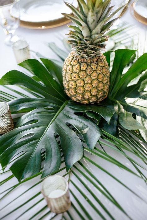 Hawaiian Centerpieces, Pineapple Centerpiece, Pool Party Adults, Pineapple Wedding, Wild Birthday Party, Luau Wedding, Birthday Inspo, 50th Party, Hawaiian Party