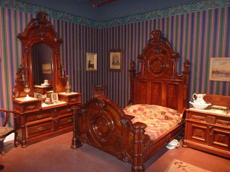 Victorian Bedrooms | Victorian bedroom furniture of the 19th century. Steampunk Bedroom Decor, Victorian Bedroom Furniture, Victorian Bedrooms, Steampunk Bedroom, Bedroom Victorian, Antique Bedroom, Victorian Bedroom, Victorian Interiors, Antique Beds