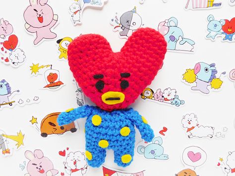 Amigurumi Bts, Bt21 Plush, Plush Crochet Pattern, Pig Amigurumi, Bt21 Tata, Diy Crafts Crochet, Plush Crochet, Pepa Pig, Crochet Heart Pattern