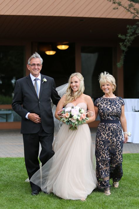 she had both parents walk her down the aisle!!! Bride With Parents, Bride Aisle, Wedding Aisle, Walking Down The Aisle, Mother And Father, Piece Of Me, Bridal Showers, Mens Fashion Casual, Mother Of The Bride