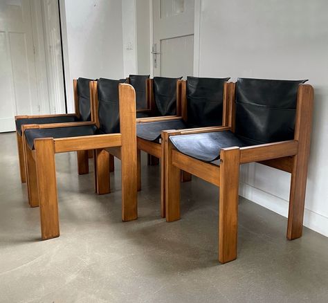 Listed on VNTG.com: Set of 6 Ibisco chairs in black leather, 1970s | #vntg #vintage Saddle Leather Chair, Bauhaus Chair, Black Leather Chair, Italian Dining, Oak Dining Chairs, High Back Chairs, Wood Dining Chairs, Table Storage, Extendable Dining Table